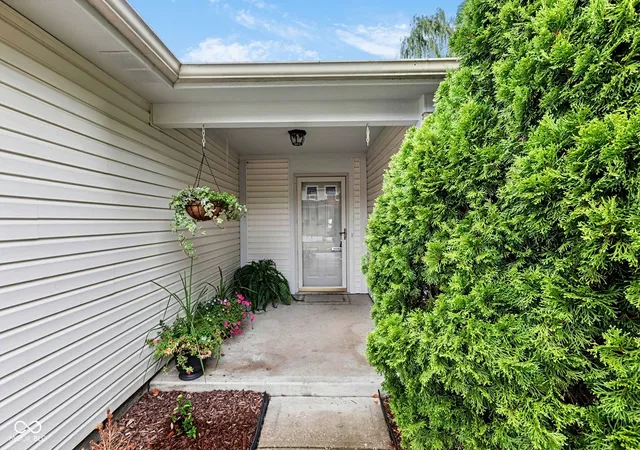 Photo 3 of Sale Pending at 12124 Pepperwood Dr, Indianapolis, IN 46236 | MLS# 22124110 | Listing updated on 2026-10-28