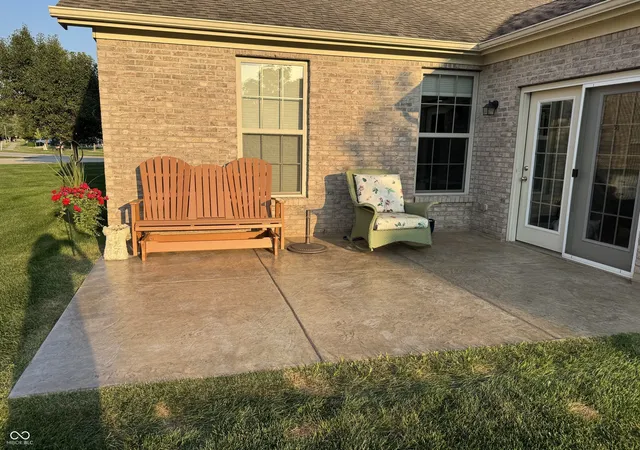 Photo 4 of Single family home for sale at 1392 Redstone Dr, Avon, IN 46123 | MLS# 22124111 | Listing updated on 2026-09-22