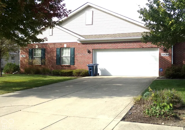 Photo 2 of Condo for sale at 10684 Medinah Dr, Indianapolis, IN 46234 | MLS# 22124119 | Listing updated on 2026-10-02