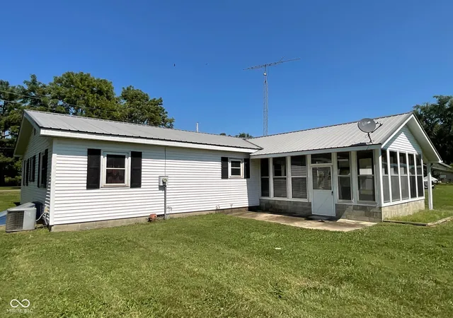 Photo 2 of Sale Pending at 5249 E Nyesville Rd, Rockville, IN 47872 | MLS# 22124130 | Listing updated on 2026-09-30