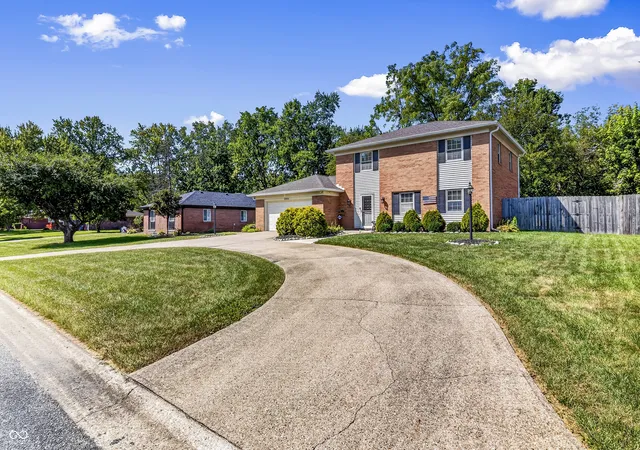 Photo 3 of Single family home for sale at 2306 Lema Cir, Indianapolis, IN 46229 | MLS# 22124147 | Listing updated on 2026-09-06
