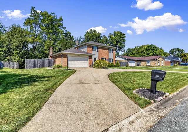 Photo 4 of Single family home for sale at 2306 Lema Cir, Indianapolis, IN 46229 | MLS# 22124147 | Listing updated on 2026-09-06