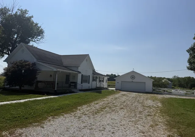Photo 3 of Sale Pending at 2362 S County Rd 725 E, Coatesville, IN 46121 | MLS# 22124156 | Listing updated on 2026-09-18