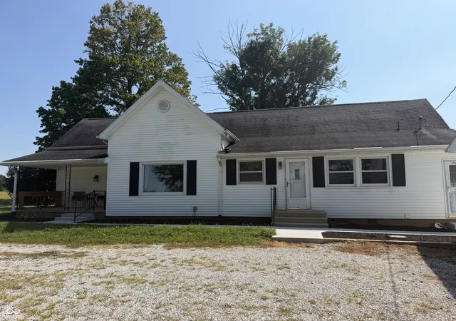 Photo 3 of Sale Pending at 2362 S County Rd 725 E, Coatesville, IN 46121 | MLS# 22124156 | Listing updated on 2026-09-18