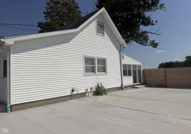 Photo 4 of Sale Pending at 2362 S County Rd 725 E, Coatesville, IN 46121 | MLS# 22124156 | Listing updated on 2026-09-18