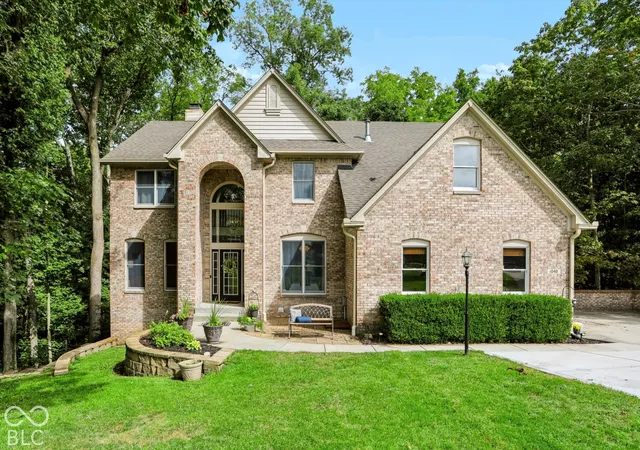 Photo 1 of Single family home for sale at 1040 Sullivans Ridge, Zionsville, IN 46077 | MLS# 22124186 | Listing updated on 2026-10-06