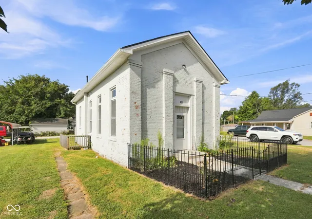 Photo 2 of Sale Pending at 401 E Jefferson St, Saint Paul, IN 47272 | MLS# 22124194 | Listing updated on 2026-09-28