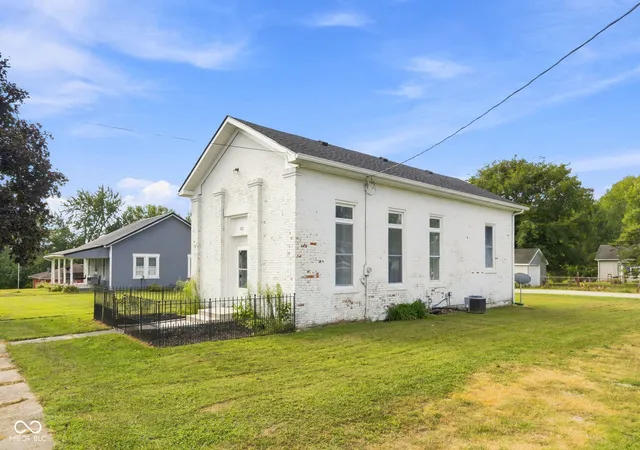 Photo 3 of Sale Pending at 401 E Jefferson St, Saint Paul, IN 47272 | MLS# 22124194 | Listing updated on 2026-09-28