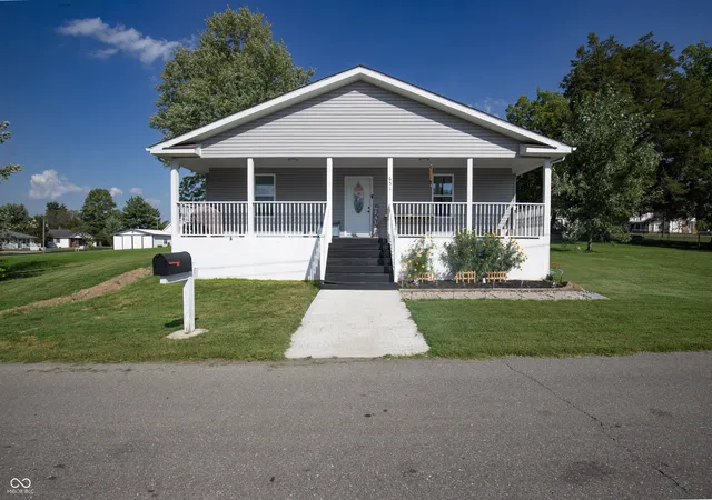 Photo 1 of Single family home for sale at 651 Union St, Hope, IN 47246 | MLS# 22124227 | Listing updated on 2026-09-23
