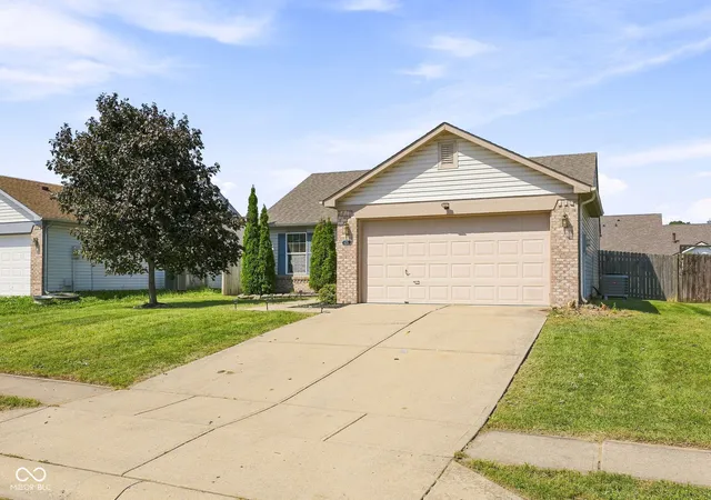Photo 2 of Single family home for sale at 6126 Glebe Dr, Indianapolis, IN 46237 | MLS# 22124257 | Listing updated on 2026-09-15