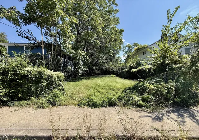 Photo 1 of Sale Pending at 3467 N Kenwood, Indianapolis, IN 46208 | MLS# 22124270 | Listing updated on 2026-09-15