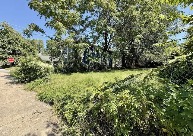 Photo 2 of Sale Pending at 3467 N Kenwood, Indianapolis, IN 46208 | MLS# 22124270 | Listing updated on 2026-09-15