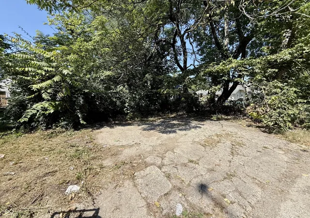 Photo 4 of Sale Pending at 3467 N Kenwood, Indianapolis, IN 46208 | MLS# 22124270 | Listing updated on 2026-09-15