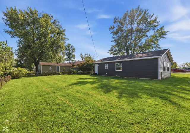 Photo 3 of Single family home for sale at 1019 N Broadway, Greenfield, IN 46140 | MLS# 22124303 | Listing updated on 2026-09-04