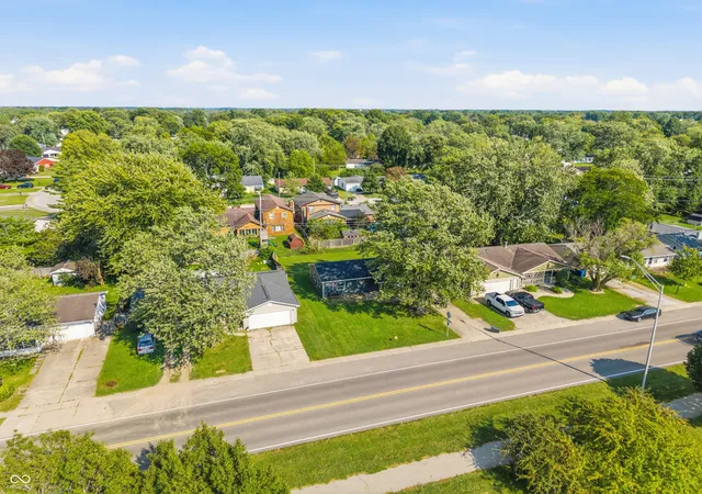 Photo 3 of Single family home for sale at 1019 N Broadway, Greenfield, IN 46140 | MLS# 22124303 | Listing updated on 2026-09-04