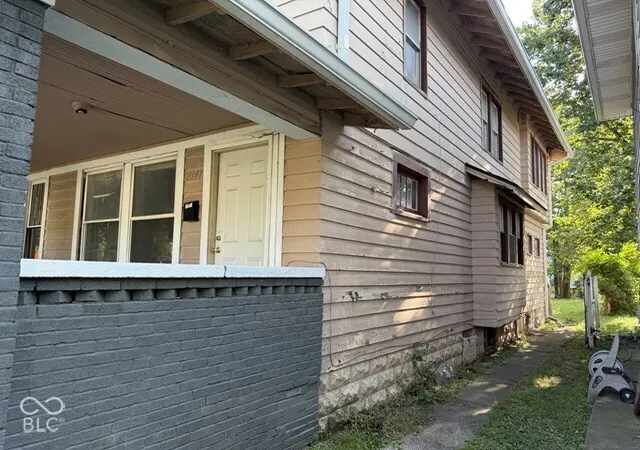 Photo 4 of House for sale at 2841-2843 Boulevard Pl, Indianapolis, IN 46208 | MLS# 22124331 | Listing updated on 2026-10-07