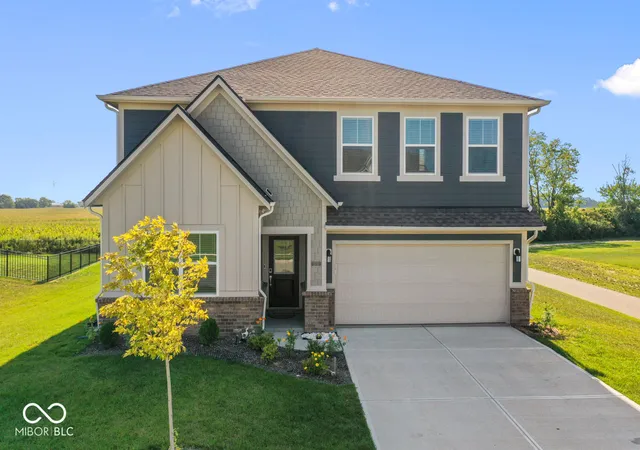 Photo 1 of Single family home for sale at 2735 Linwood Ave, Greenwood, IN 46143 | MLS# 22124357 | Listing updated on 2026-09-05