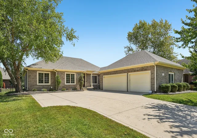 Photo 1 of Single family home for sale at 2819 Bloomsbury S, Greenwood, IN 46143 | MLS# 22124368 | Listing updated on 2026-09-06