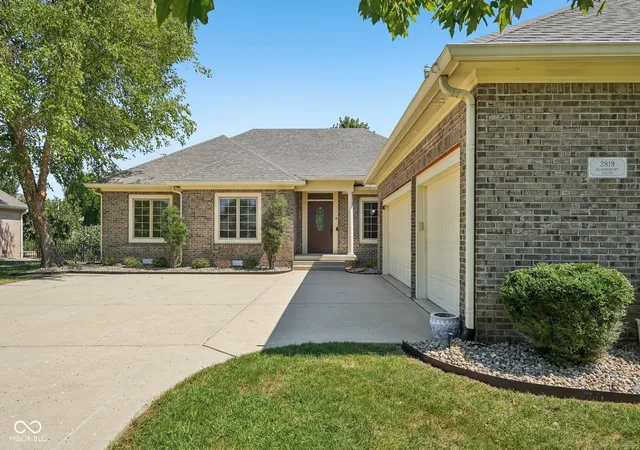 Photo 2 of Single family home for sale at 2819 Bloomsbury S, Greenwood, IN 46143 | MLS# 22124368 | Listing updated on 2026-09-06