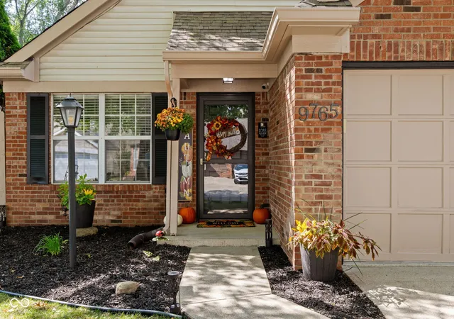 Photo 3 of Sale Pending at 9765 River Oak Ln E, Fishers, IN 46038 | MLS# 22124369 | Listing updated on 2026-09-24