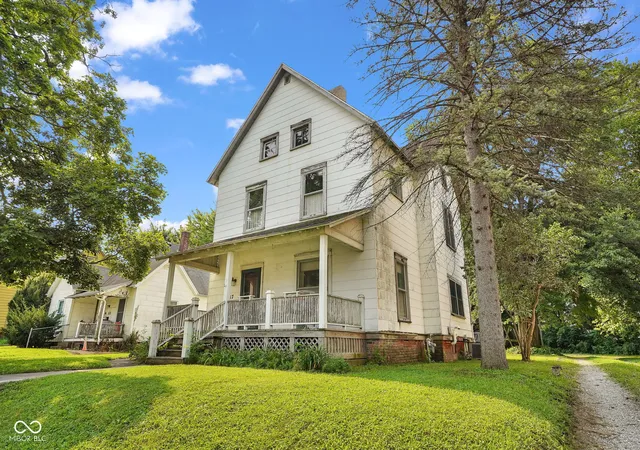 Single family home for sale at 617 E Pike St, Crawfordsville, IN 47933 | MLS# 22124378