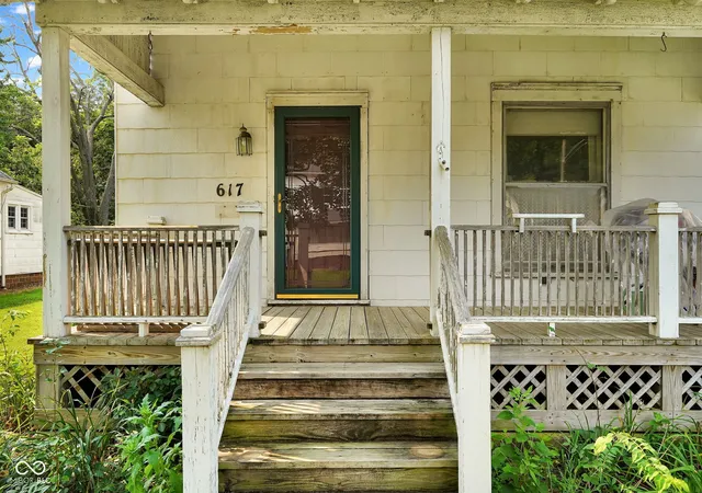 Photo 1 of Single family home for sale at 617 E Pike St, Crawfordsville, IN 47933 | MLS# 22124378 | Listing updated on 2026-09-19