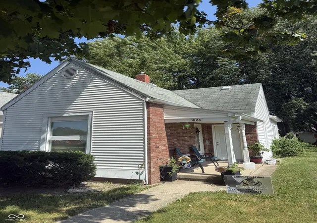 Photo 1 of Single family home for sale at 1924 Main St, Anderson, IN 46016 | MLS# 22124391 | Listing updated on 2026-09-04