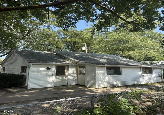 Photo 3 of Single family home for sale at 1924 Main St, Anderson, IN 46016 | MLS# 22124391 | Listing updated on 2026-09-04
