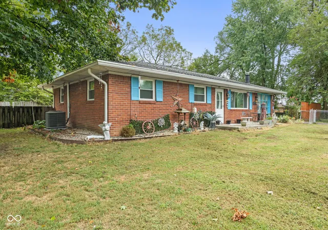 Photo 3 of Single family home for sale at 431 Melvenia St, Indianapolis, IN 46219 | MLS# 22124394 | Listing updated on 2026-09-26