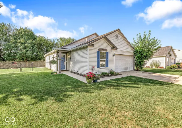 Photo 3 of Sale Pending at 2025 Brookside Ct, Greenfield, IN 46140 | MLS# 22124396 | Listing updated on 2026-09-17