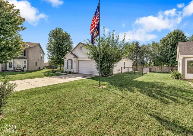 Photo 3 of Sale Pending at 2025 Brookside Ct, Greenfield, IN 46140 | MLS# 22124396 | Listing updated on 2026-09-17