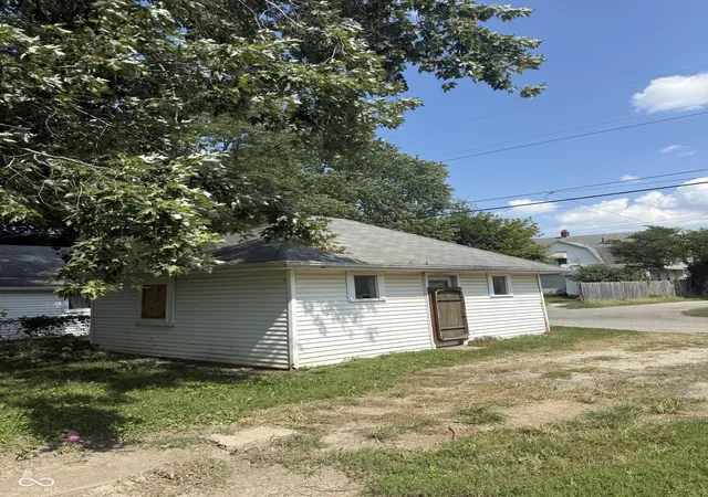 Photo 3 of Single family home for sale at 1928 Main St, Anderson, IN 46016 | MLS# 22124397 | Listing updated on 2026-09-04