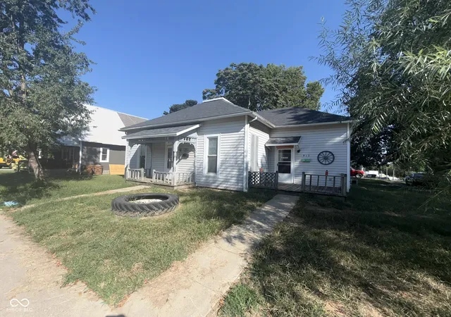 Photo 1 of Multi family home for sale at 912 W Market St, Crawfordsville, IN 47933 | MLS# 22124398 | Listing updated on 2026-09-21