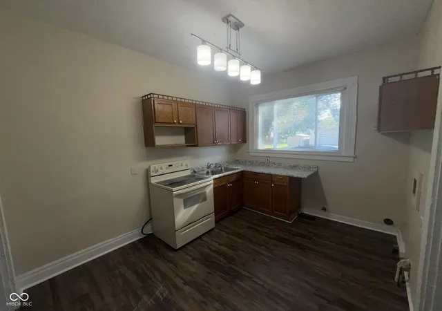 Photo 3 of Multi family home for sale at 912 W Market St, Crawfordsville, IN 47933 | MLS# 22124398 | Listing updated on 2026-09-21