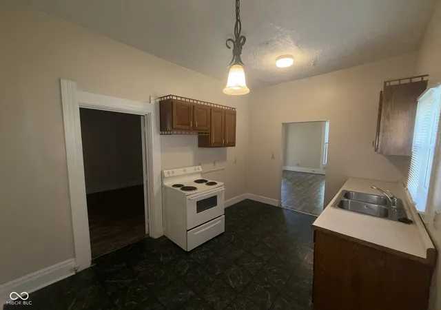 Photo 4 of House for sale at 912 W Market St, Crawfordsville, IN 47933 | MLS# 22124398 | Listing updated on 2026-09-21