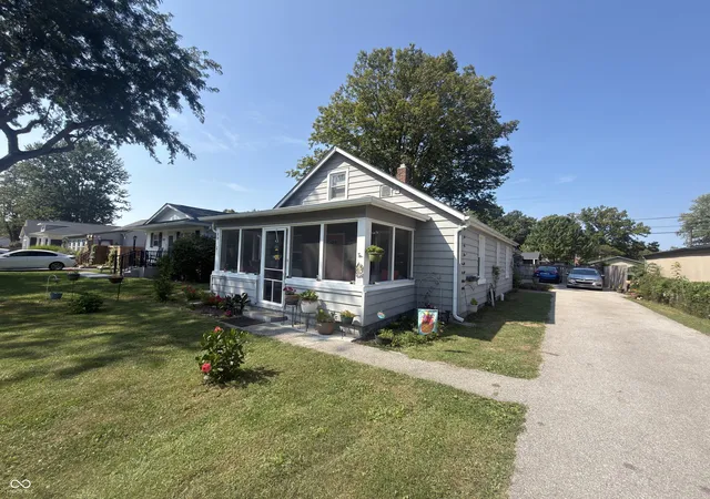 Photo 2 of Single family home for sale at 8912 Robey Dr, Indianapolis, IN 46234 | MLS# 22124407 | Listing updated on 2026-09-04