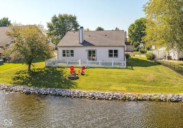 Photo 3 of Sale Pending at 7888 Cobblesprings Dr, Avon, IN 46123 | MLS# 22124408 | Listing updated on 2026-09-14