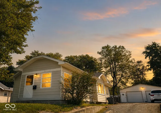 Photo 2 of Single family home for sale at 241 Ringwood Way, Anderson, IN 46013 | MLS# 22124411 | Listing updated on 2026-09-07