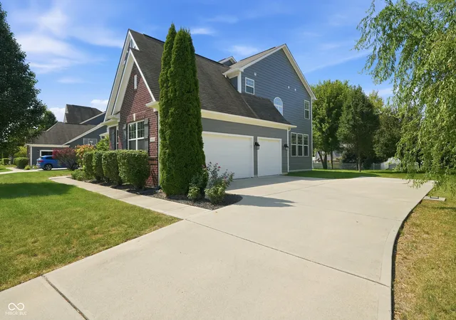 Photo 2 of Sale Pending at 10016 Delmore Dr, Fishers, IN 46040 | MLS# 22124420 | Listing updated on 2026-09-14