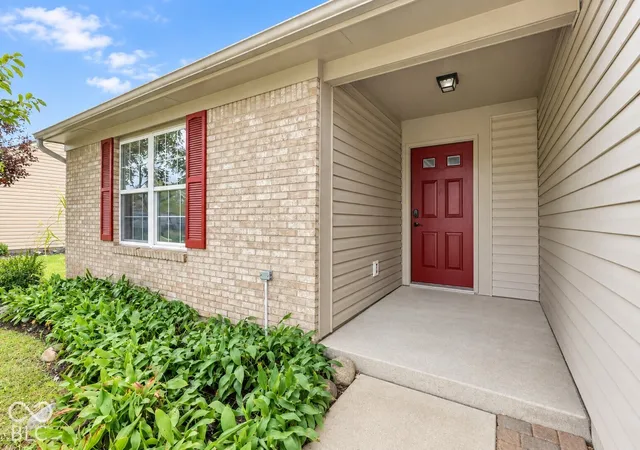 Photo 3 of Single family home for sale at 18084 Sanibel Cir, Westfield, IN 46062 | MLS# 22124422 | Listing updated on 2026-09-26