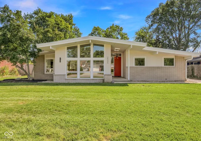 Photo 1 of Single family home for sale at 2585 Chestnut St, Columbus, IN 47201 | MLS# 22124440 | Listing updated on 2026-09-23