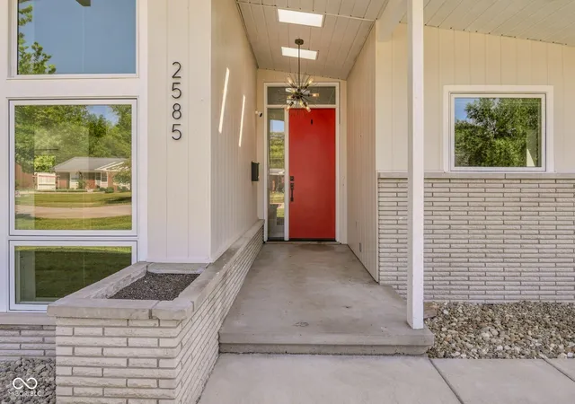 Photo 2 of Single family home for sale at 2585 Chestnut St, Columbus, IN 47201 | MLS# 22124440 | Listing updated on 2026-09-23