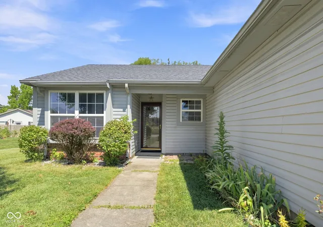 Photo 2 of Single family home for sale at 6210 Belfry Way, Indianapolis, IN 46237 | MLS# 22124449 | Listing updated on 2026-09-15