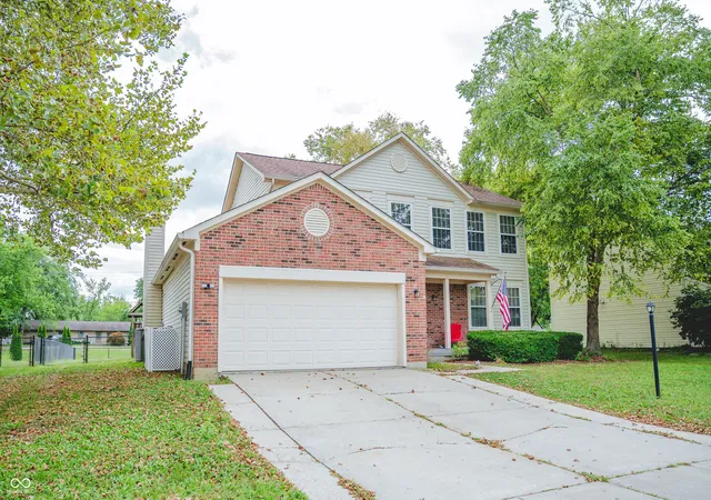 Photo 3 of Single family home for sale at 1163 Clark Dr, Greenwood, IN 46143 | MLS# 22124458 | Listing updated on 2026-09-25