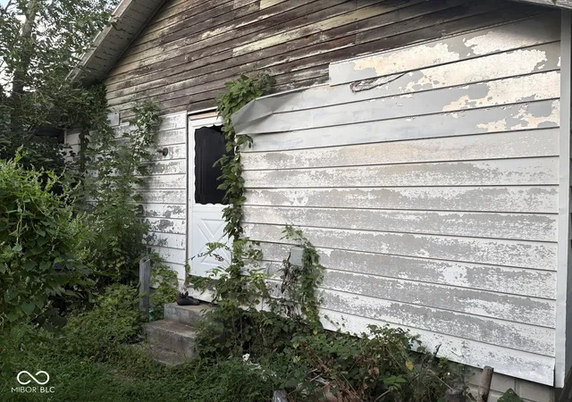 Photo 3 of Single family home for sale at 2025 Morton St, Anderson, IN 46016 | MLS# 22124468 | Listing updated on 2026-09-04