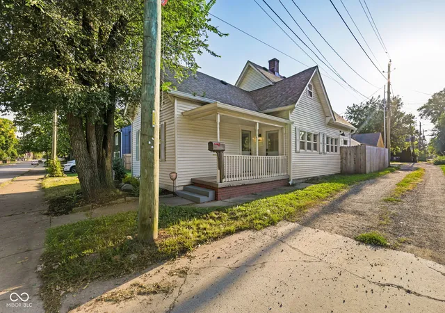 Photo 1 of Single family home for sale at 916 N Oriental St, Indianapolis, IN 46202 | MLS# 22124472 | Listing updated on 2026-09-23