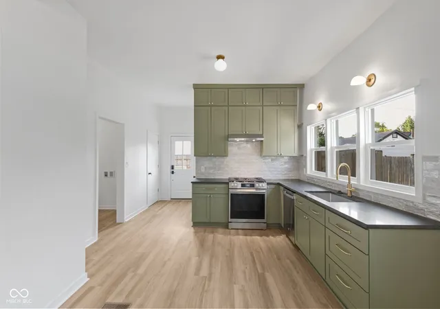 Photo 3 of Single family home for sale at 916 N Oriental St, Indianapolis, IN 46202 | MLS# 22124472 | Listing updated on 2026-09-23