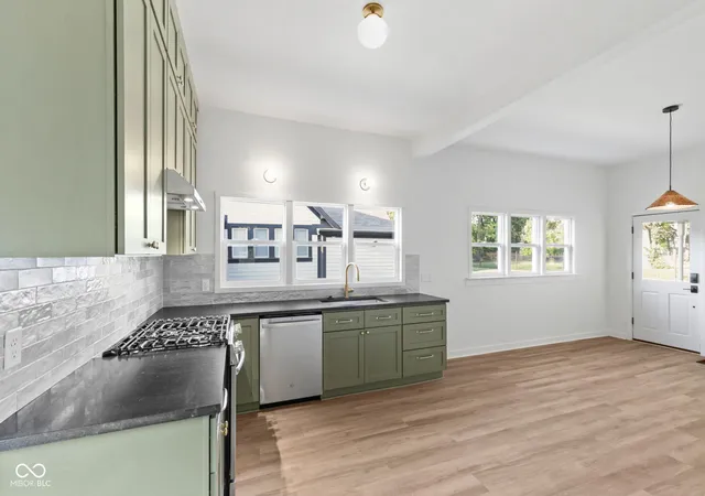 Photo 4 of Single family home for sale at 916 N Oriental St, Indianapolis, IN 46202 | MLS# 22124472 | Listing updated on 2026-09-23