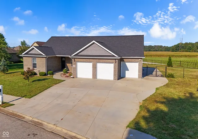 Photo 2 of Single family home for sale at 1604 E Bell Frd Dr, Seymour, IN 47274 | MLS# 22124483 | Listing updated on 2026-09-22