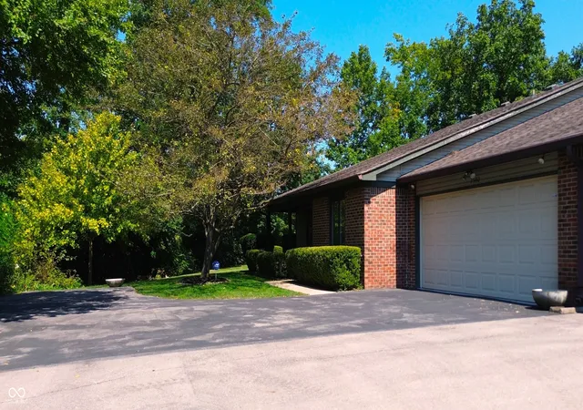 Photo 2 of Condo for sale at 2580 N Willow Way, Indianapolis, IN 46268 | MLS# 22124487 | Listing updated on 2026-09-04